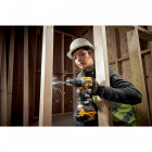 Image du produit : Perceuse visseuse Dewalt percussion compacte - XR - sans fil - 18 Volts - 5Ah li-ion brushless | DCD805P2T-QW