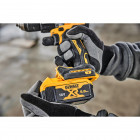 Image du produit : Perceuse visseuse Dewalt percussion compacte - XR - sans fil - 18 Volts - 5Ah li-ion brushless | DCD805P2T-QW