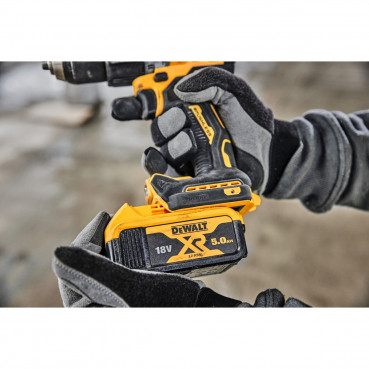 Perceuse visseuse Dewalt percussion compacte - XR - sans fil - 18 Volts - 5Ah li-ion brushless | DCD805P2T-QW