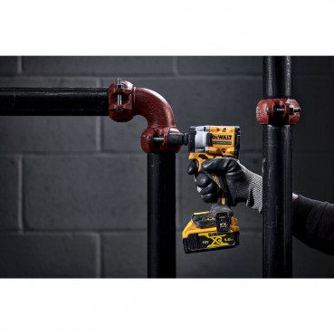 Boulonneuse à chocs Dewalt 1/2" - XR - sans fil - 18 Volts - 5Ah li-ion brushless | DCF922P2T-QW