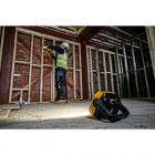 Image du produit : Projecteur Dewalt de chantier ou d'atelier - compact et portable sans fil jusqu'à 2000 lumens compatible avec les batteries Dewalt XR 12 volts et 18 Volts et XR FLEXVOLT 54 Volts | DCL077-XJ