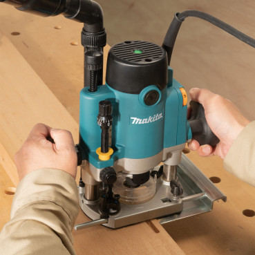 Défonceuse Makita 1 100 Watts - 6 / 6,35 / 8mm - 1100 Watts - capacité de plongée 0 - 57mm - pince diamètre 8mm - poids 3,3kg | RP1111CJ