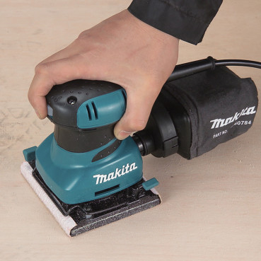 Ponceuse vibrante Makita - 200 Watts - dimensions du patin de ponçage 112 x 102mm | BO4555