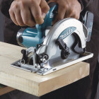 Image du produit : Scie circulaire Makita LXT 18 Volts - sans fil Lithium (Li-Ion) - Ø 165mm - (Produit seul) | DSS610ZJ