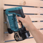 Image du produit : Agrafeuse Makita LXT 18 Volts - sans fil Lithium (Li-Ion) - 5 Ah - 10, 13 ,16, 19, 22mm - largeur 10mm - capacité du magasin 98 | DST221RTJ